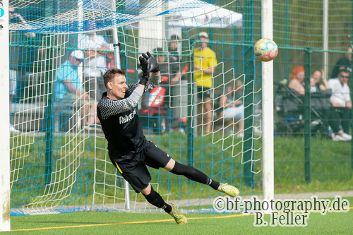 Manuel Jakob (Schlalach) kann den 11. Meter nicht halten, SG Michendorf II - SV Traktor Schlalach, Kreisliga B, 21. Spieltag, Fussball, Michendorf, 07.04.2024, Foto: Benjamin Feller