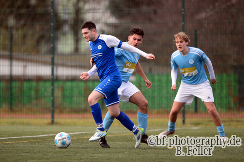 Justus Elsner (l. Turbine), Kenan Reuter (r. Teltow), United Teltow FC - FV Turbine Potsdam, Kreisliga B, 15. Spieltag, Saison 25/26, Fussball, 07.12.2025, Teltow, Foto: Benjamin Feller