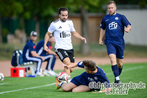 Carlos Isaac Eugui Mora (l. Fortuna), Moritz Elias Kambach (r. Hennigsdorf), Fortuna Babelsberg - FC 98 Hennigsdorf, Landesliga, 2. Spieltag, Saison 26/27, Fussball, 12.09.2026, Potsdam, Foto: Benjamin Feller