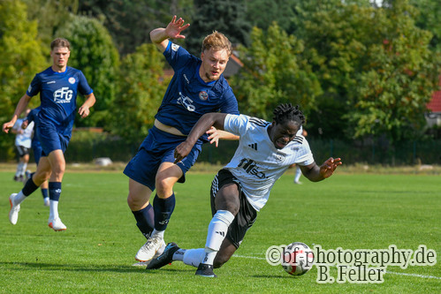 Finn Hieronymi (l. Hennigsdorf), Junior Kalubi Kalonji (r. Fortuna), Fortuna Babelsberg - FC 98 Hennigsdorf, Landesliga, 2. Spieltag, Saison 26/27, Fussball, 12.09.2026, Potsdam, Foto: Benjamin Feller