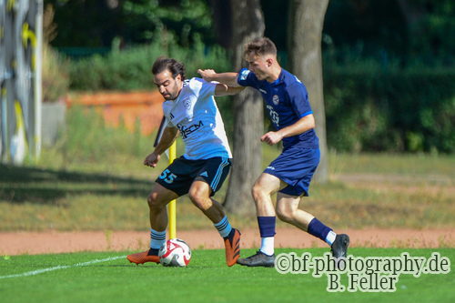 Carlos Isaac Eugui Mora (l. Fortuna), Tobias K&uuml;hne (r. Hennigsdorf), Fortuna Babelsberg - FC 98 Hennigsdorf, Landesliga, 2. Spieltag, Saison 26/27, Fussball, 12.09.2026, Potsdam, Foto: Benjamin Feller