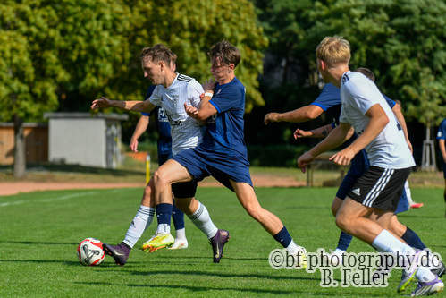 Ben Vetter (l. Fortuna), Moritz Elias Kambach (r. Hennigsdorf), Fortuna Babelsberg - FC 98 Hennigsdorf, Landesliga, 2. Spieltag, Saison 26/27, Fussball, 12.09.2026, Potsdam, Foto: Benjamin Feller