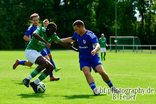 Lee Tinashe (l. Golm), Emilio Wanke (r. Saarmund), SG Gruen Weiss Golm - SG Saarmund, 1. Spieltag, Landesklasse West, Saison 26/27, Fussball, 29.08.2026, Golm, Foto: Benjamin Feller
