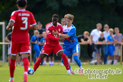Chris Afanou (l. Bayern), Lukas Gallien (r. RSV), RSV Eintracht 1949 - FC Bayern München, A-Junioren DFB Pokal, 1. Runde, Saison 26/27, Fussball, 02.08.2026, Stahnsdorf, Foto: Benjamin Feller Chris Afanou (l. Bayern), Lukas Gallien (r. RSV), RSV Eintracht 1949 - FC Bayern München, A-Junioren DFB Pokal, 1. Runde, Saison 26/27, Fussball, 02.08.2026, Stahnsdorf, Foto: Benjamin Feller