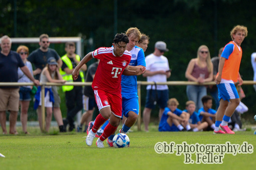 Skender Nuraj (l. Bayern), Maurice Zimmermann (r. RSV), RSV Eintracht 1949 - FC Bayern M&uuml;nchen, A-Junioren DFB Pokal, 1. Runde, Saison 26/27, Fussball, 02.08.2026, Stahnsdorf, Foto: Benjamin Feller