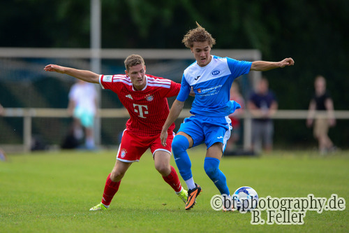 Jakob Horvath (l. Bayern), Theodor Wiesner (r. RSV), RSV Eintracht 1949 - FC Bayern M&uuml;nchen, A-Junioren DFB Pokal, 1. Runde, Saison 26/27, Fussball, 02.08.2026, Stahnsdorf, Foto: Benjamin Feller