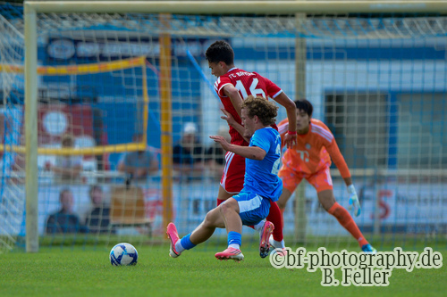 Markus Gaevert (l. RSV), Matteo Maric (r. Bayern), RSV Eintracht 1949 - FC Bayern M&uuml;nchen, A-Junioren DFB Pokal, 1. Runde, Saison 26/27, Fussball, 02.08.2026, Stahnsdorf, Foto: Benjamin Feller