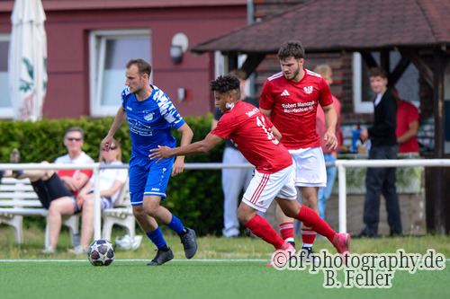 Joshua Tröger (l. Markendorf), Tarig Rashied (r. Teltow), Teltower FV - SV Blau Weiss Markendorf, Landesklasse Ost, 29. Spieltag, 06.06.2026, Fussball, Teltow, Foto: Benjamin Feller Joshua Tröger (l. Markendorf), Tarig Rashied (r. Teltow), Teltower FV - SV Blau Weiss Markendorf, Landesklasse Ost, 29. Spieltag, 06.06.2026, Fussball, Teltow, Foto: Benjamin Feller