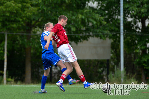 Dominic Menzel (l. Markendorf), Johannes Pollok (r. Teltow), Teltower FV - SV Blau Weiss Markendorf, Landesklasse Ost, 29. Spieltag, 06.06.2026, Fussball, Teltow, Foto: Benjamin Feller Dominic Menzel (l. Markendorf), Johannes Pollok (r. Teltow), Teltower FV - SV Blau Weiss Markendorf, Landesklasse Ost, 29. Spieltag, 06.06.2026, Fussball, Teltow, Foto: Benjamin Feller