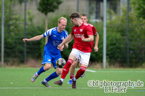 Dominic Menzel (l. Markendorf), Benedict Frieauff (r. Teltow), Teltower FV - SV Blau Weiss Markendorf, Landesklasse Ost, 29. Spieltag, 06.06.2026, Fussball, Teltow, Foto: Benjamin Feller Dominic Menzel (l. Markendorf), Benedict Frieauff (r. Teltow), Teltower FV - SV Blau Weiss Markendorf, Landesklasse Ost, 29. Spieltag, 06.06.2026, Fussball, Teltow, Foto: Benjamin Feller