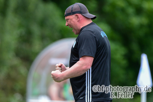 Robert Reuter (Trainer Teltow) jubelt, United Teltow - Grün Weiß Golm II, Kreisliga B, 29. Spieltag, 07.06.2026, Fussball, Teltow, Foto: Benjamin Feller Robert Reuter (Trainer Teltow) jubelt, United Teltow - Grün Weiß Golm II, Kreisliga B, 29. Spieltag, 07.06.2026, Fussball, Teltow, Foto: Benjamin Feller
