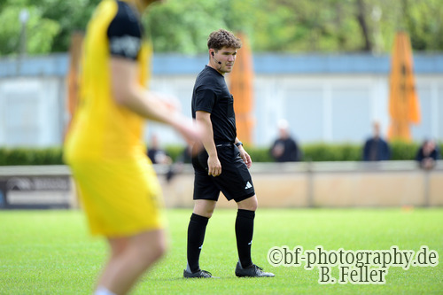 Albert Lehmann (Schiedsrichter), RSV Eintracht 1949 - VFC Plauen, 28. Spieltag, Oberliga S&uuml;d, Saison 25/26, Fussball, 09.05.2026, Stahnsdorf, Foto: Benjamin Feller