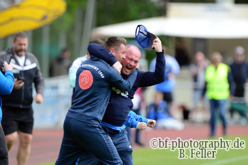 Mathias Steinborn (l.) und Patrick Hintze (Trainer r.) feiern die Meisterschaft, Jubel RSV, RSV Eintracht 1949 - VFC Plauen, 28. Spieltag, Oberliga S&uuml;d, Saison 25/26, Fussball, 09.05.2026, Stahnsdorf, Foto: Benjamin Feller
