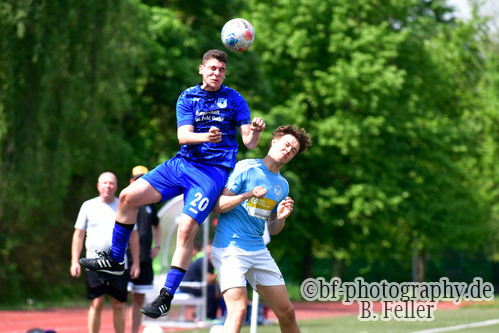Jason Rohlfs (l. Schenkenhorst), Jonas Dimbat (r. Teltow), United Teltow FC - SG Schenkenhorst, Kreisliga B, 26. SPieltag, Saison 25/26, 10.05.2026, Fussball, Teltow, Foto: Benjamin Feller