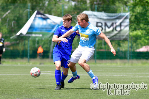 Janick Strau&szlig; (l. Schenkenhorst), Lennart Claussen (r. Teltow), United Teltow FC - SG Schenkenhorst, Kreisliga B, 26. SPieltag, Saison 25/26, 10.05.2026, Fussball, Teltow, Foto: Benjamin Feller