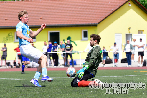 Lennart Claussen (l. Teltow), Daniel Bir (r. Schenkenhorst), United Teltow FC - SG Schenkenhorst, Kreisliga B, 26. SPieltag, Saison 25/26, 10.05.2026, Fussball, Teltow, Foto: Benjamin Feller