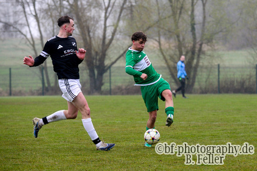 Richard Schreiber (l. Geltow), Methis Jasse (r. Dallgow), SG Geltow - SV Dallgow 47, Kreisoberliga, 22. Spieltag, Saison 25/26, 12.04.2026, Fussball, Geltow, Foto: Benjamin Feller