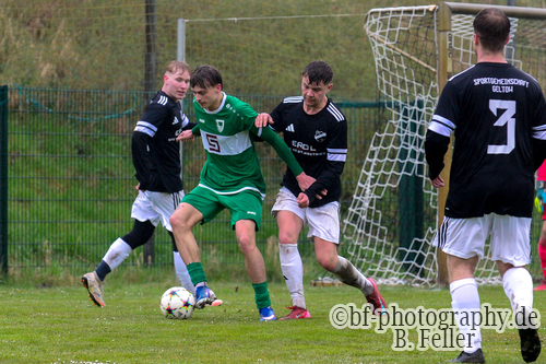 Florian Thamm (l. Dallgow), Thore Traupe (r. Geltow), SG Geltow - SV Dallgow 47, Kreisoberliga, 22. Spieltag, Saison 25/26, 12.04.2026, Fussball, Geltow, Foto: Benjamin Feller