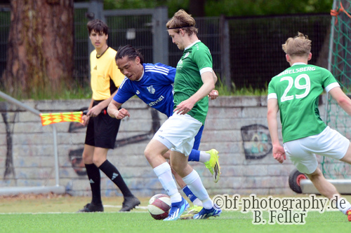 Duc Anh Nguyen (l. Saarmund), Oscar Swaner (r. 74), FSV Babelsberg 74  SG Saarmund, Landesklasse West, 26. Spieltag, Oberliga S&uuml;d, Saison 25/26, Fussball, 16.05.2026, Potsdam, Foto: Benjamin Feller