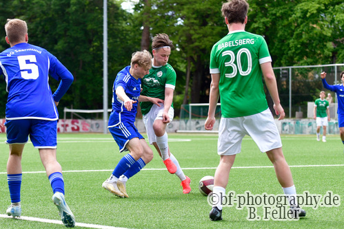 Lukas Liebscher (l. Saarmund), Jonathan Scherer (r. 74), FSV Babelsberg 74  SG Saarmund, Landesklasse West, 26. Spieltag, Oberliga S&uuml;d, Saison 25/26, Fussball, 16.05.2026, Potsdam, Foto: Benjamin Feller