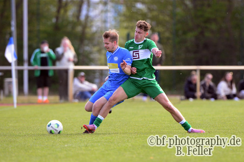 Johan Zahlmann (l. RSV), Jannis Stenzel (r. Dallgow), RSV Eintracht 1949 U23 - SV Dallgow 47, Kreisoberliga, 24. Spieltag, Saison 25/26, 26.04.2026, Fussball,Stahnsdorf, Foto: Benjamin Feller