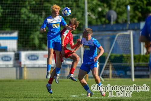 Christian Gotzmann (l. RSV), Mika Malzahn (m. Babelsberg), Julius Graber (r. RSV), RSV Eintracht 1949 U19 - SV Babelsberg 03 U19, Oberer FLB Landespokal A-Junioren, Finale, 27.05.2026, Fussball, Stahnsdorf, Foto: Benjamin Feller