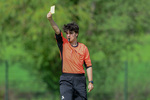 Hennry Martin Kauhausen (Schiedsrichter) zeigt Gelb, SG Geltow - SV Germania Berge, Kreisoberliga, 25. Spieltag, Saison 25/26, 03.05.2026, Fussball, Geltow, Foto: Benjamin Feller