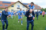 Sektdusche f&uuml;r Patrick Hinze (Trainer RSV), Jubel RSV, RSV Eintracht 1949 - VFC Plauen, 28. Spieltag, Oberliga S&uuml;d, Saison 25/26, Fussball, 09.05.2026, Stahnsdorf, Foto: Benjamin Feller